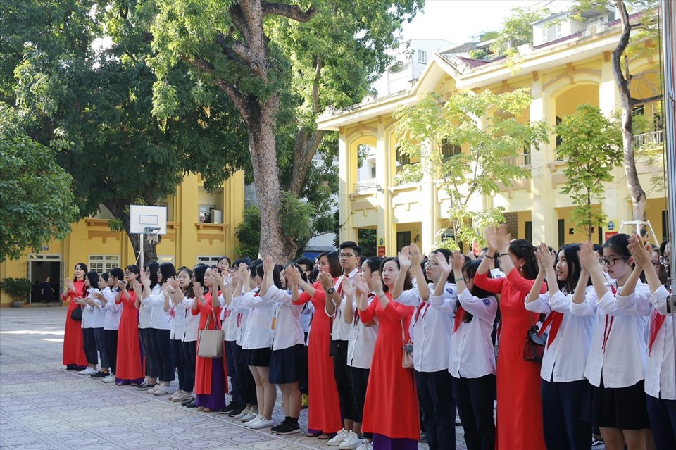 Học sinh trường THCS Nguyễn Công Trứ (Hà Nội) tổ chức lễ tựu trường