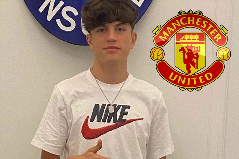 Alejandro Garnacho là cầu thủ trẻ thứ ba Man United đưa về trong 1 tháng qua. Ảnh: The Sun