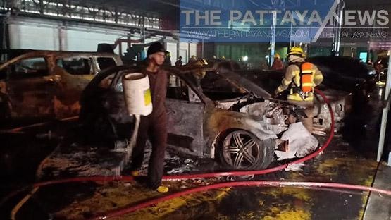 Nhiều xe đã bị thiêu rụi do hỏa họa. Ảnh: Pattaya News