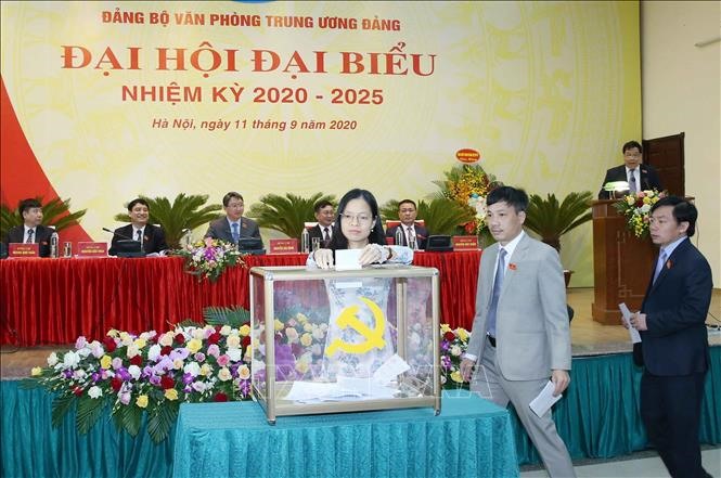 Đại hội bỏ phiếu bầu Ban chấp hành Đảng bộ Văn phòng Trung ương nhiệm kỳ 2020 - 2025. Ảnh: Phương Hoa/TTXVN