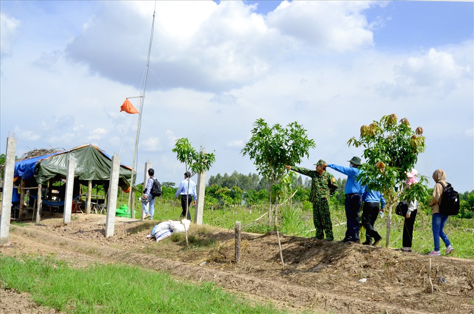 Hay có lúc phải đóng quân tại các địa bàn xa dân cư, Tổ Công tác số 2, Đồn Biên phòng Vĩnh Xương (thị xã Tân Châu). Ảnh: Lục Tùng