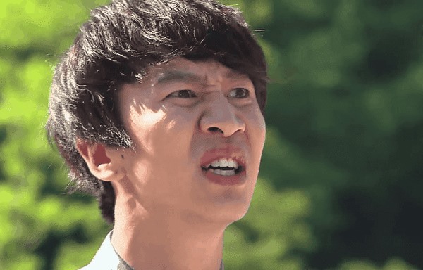 Lee Kwang Soo luôn hết mình khi tham gia “Running Man” (Ảnh: Cắt từ clip).
