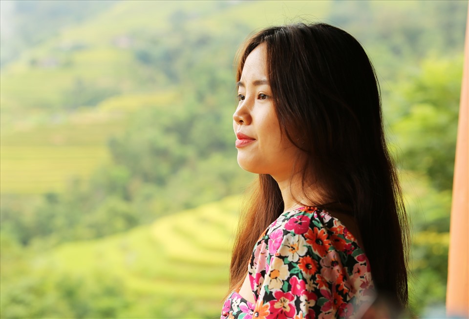 Chị Nguyễn Hà (Hà Đông, Hà Nội) cũng tranh thủ mùa lúa chín để chụp ảnh tại Bản Phùng