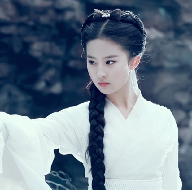 Lưu Diệc Phi gắn liền tên tuổi với vai Tiểu Long Nữ trong phim “Thần điêu đại hiệp” năm 2006. Ảnh nguồn: Mnet.