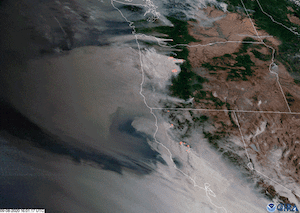 Ảnh vệ tinh cho thấy phạm vi rộng lớn của các đám cháy rừng ở Bờ Tây của Mỹ. Ảnh: Twitter/CIRA