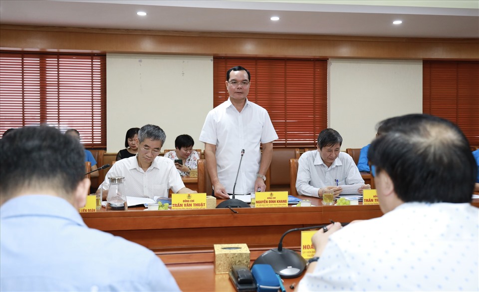 Đồng chí Nguyễn Đình Khang phát biểu tại buổi làm việc. Ảnh: Hải Nguyễn