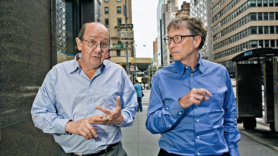 David Christian (trái) và Bill Gates, hai nhà đồng sáng lập dự án Lịch sử vĩ đại.  Ảnh: Theaustralian