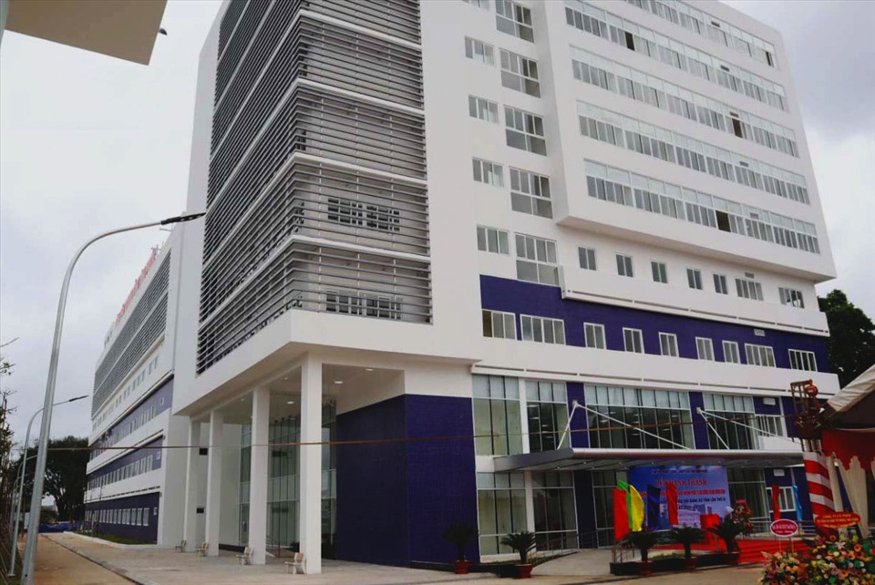 Tòa nhà bệnh viện với 9 tầng gồm nhiều phân khu, khoa chức năng. Ảnh: Công thông tin điện tử tỉnh Bình Phước