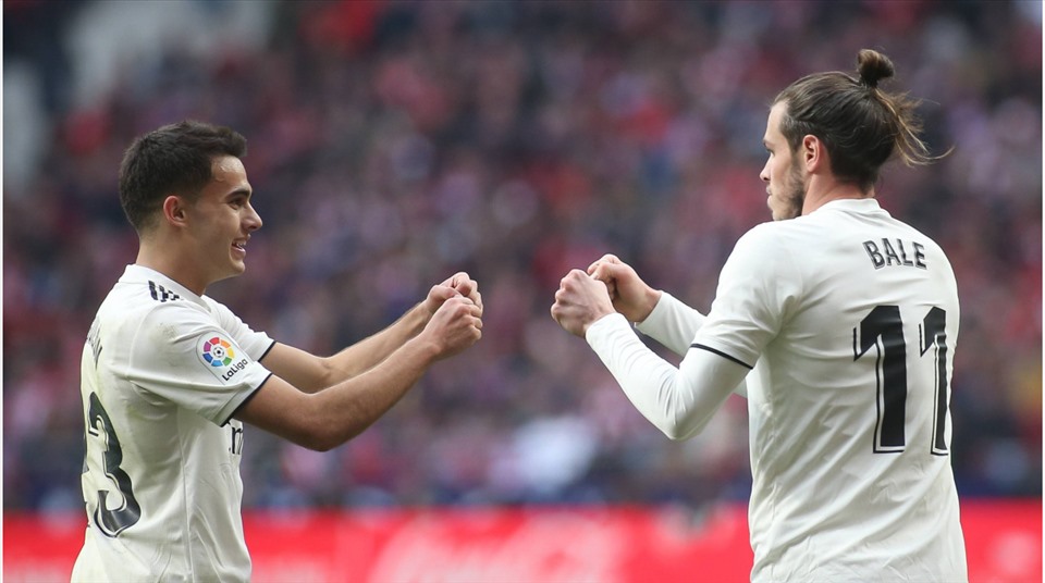 Cùng tới London với Bale là Sergio Reguilon. Ảnh: Getty Images