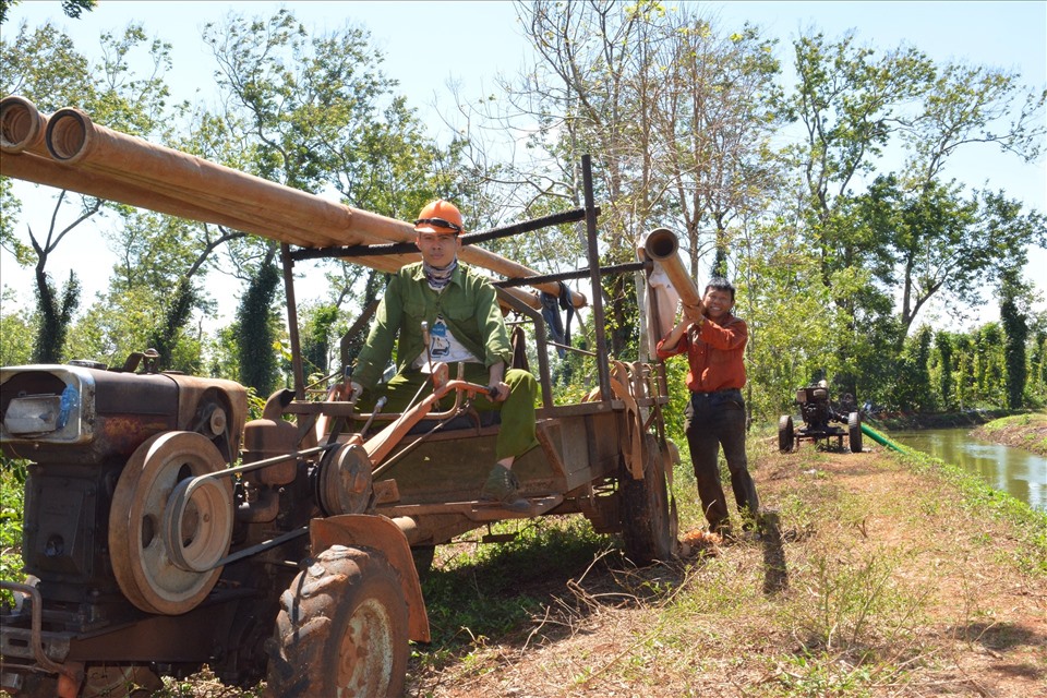 Những năm qua, rất nhiều nông dân Đắk Lắk tốn không ít tiền của đầu tư trồng cà phê nhưng hiệu quả vẫn chưa được như bà con mong muốn. Ảnh: Bảo Trung