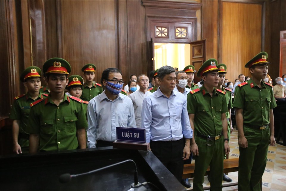 Bị cáo Nguyễn Hoài Nam bị tuyên phạt 4 năm tù. Trương Văn Út bị tuyên phạt 3 năm tù; tổng hợp với bản án 5 năm tù, bị cáo này phải chịu hình phạt 8 năm tù.