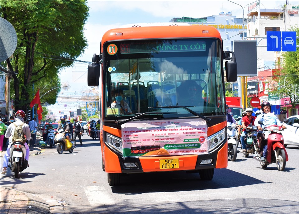Sáng ngày 20.9, tuyến xe buýt Ba Láng – Ô Môn, một trong 5 tuyến xe buýt nội tỉnh hiện đại, không trợ giá đầu tiên của TP Cần Thơ, chính thức hoạt động để thay thế hệ thống xe buýt cũ hoạt động không hiệu quả và không còn phù hợp với nhu cầu sử dụng của người dân.