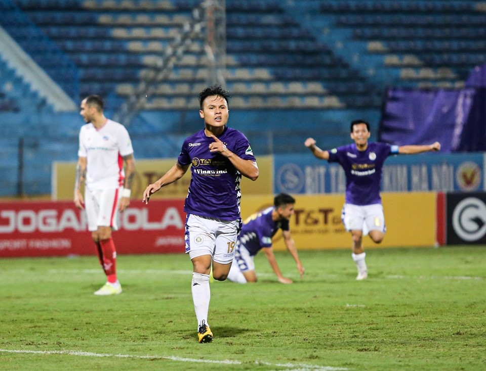 Quang Hải đã khép lại trận chung kết với bàn thắng ấn định chiến thắng 2-1. Ảnh: Thanh Xuân