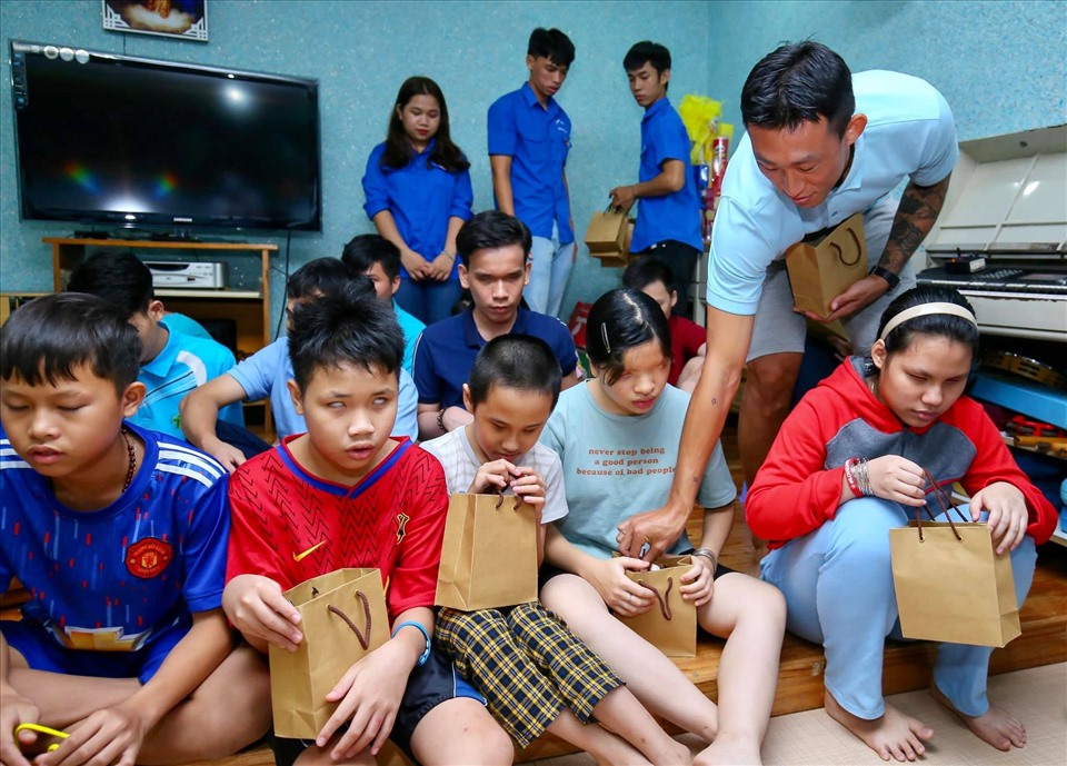Đội Sài Gòn luôn xem việc thiện nguyện là 1 trong những hoạt động quan trọng để xây dựng nên văn hoá đội bóng. Ảnh: Fanpage CLB Sài Gòn.