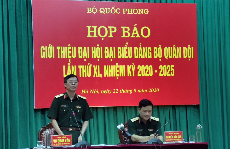 Thiếu tướng Vũ Đình Vân tại buổi họp báo. Ảnh: TRẦN BÌNH