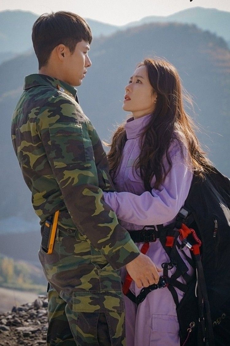 Hyun Bin và Son Ye Jin là cặp đôi đẹp trong “Hạ cánh nơi anh” (Ảnh: Chụp màn hình).