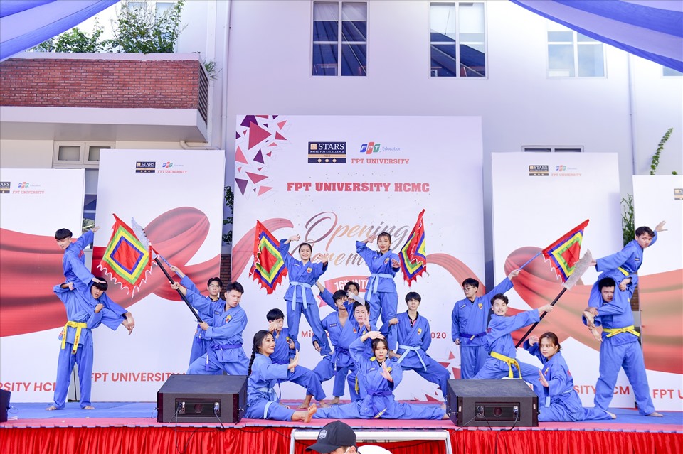 Câu lạc bộ Vovinam - trường ĐH FPT biểu diễn  trong ngày khai giảng: Ảnh Minh Khang