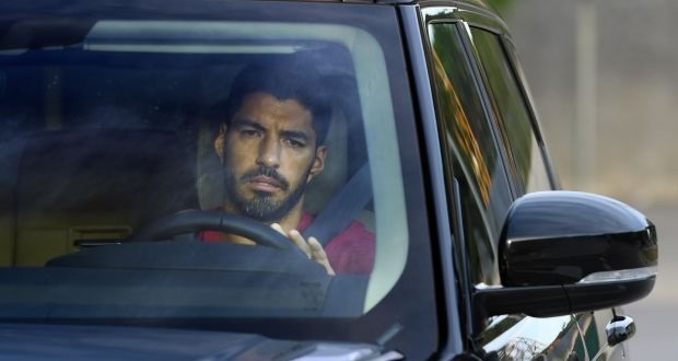 Suarez đã dọn đồ rời khỏi Barca. Ảnh: El Gozalo.