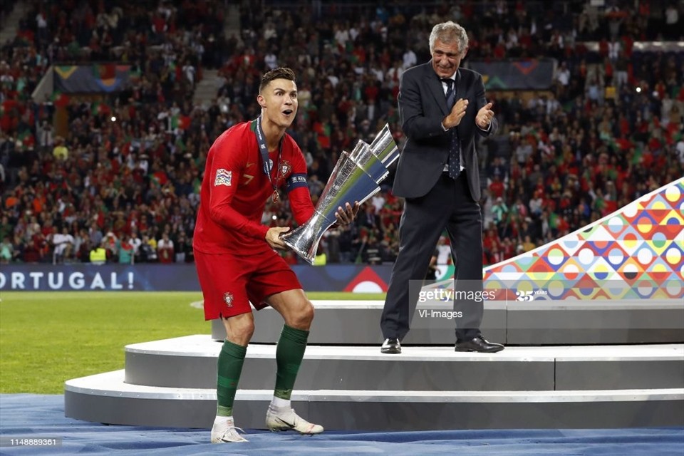 Ronaldo giành UEFA Nations League dưới thời Fernando Santos. Ảnh Getty
