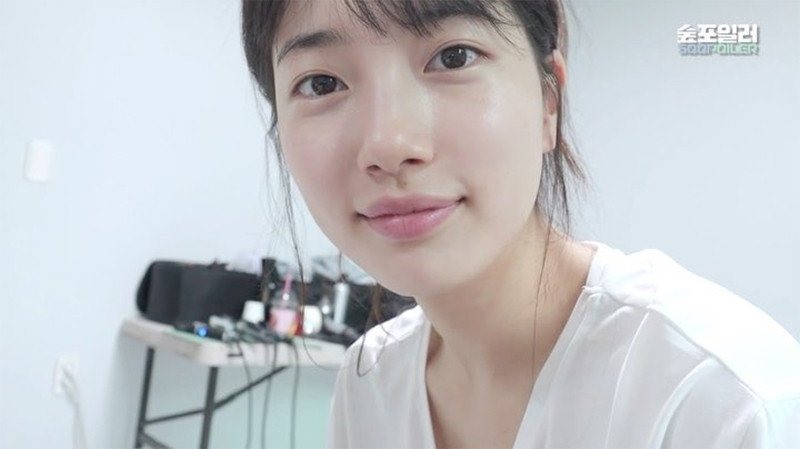 Suzy chú trọng việc chăm sóc da để có làn da mịn màng (Ảnh: Chụp màn hình).