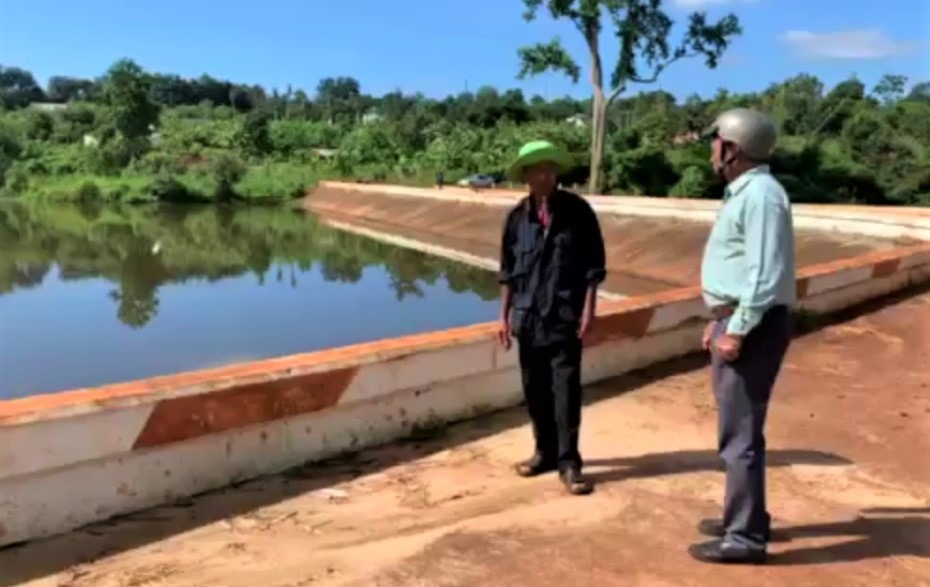 Ông Đặng Văn Hoan - Chủ tịch UBND xã Cư Suê, huyện Cư M'Gar cho biết, việc xả thải trực tiếp ra môi trường của Cụm công nghiệp Tân An làm ảnh hưởng tới đời sống nhiều thôn, buôn của xã với hàng trăm hộ dân, hàng nghìn nhân khẩu. Trong đó, người dân ở Buôn Sút M’Grư và thôn 6, thôn 3 và thôn 1 của xã là chịu ảnh hưởng nghiêm trọng nhất.