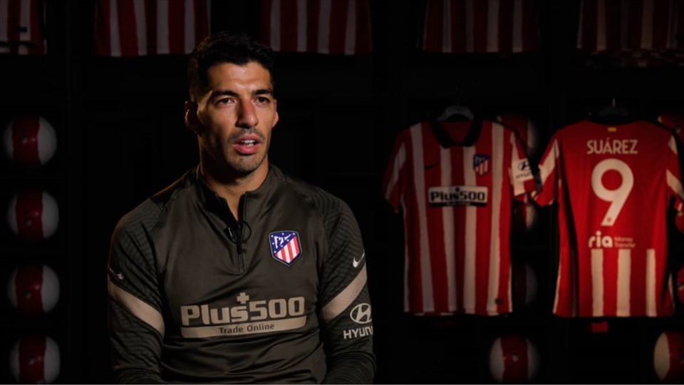 Suarez trong buổi phỏng vấn đầu tiên tại Atletico Madrid. Ảnh: AS