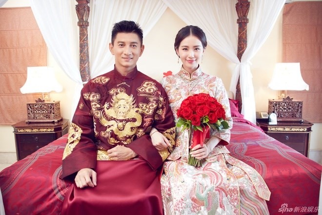 Lưu Thi Thi và Ngô Kỳ Long đăng kí kết hôn vào tháng 1.2015 và tổ chức lễ cưới linh đình tại đảo Bali vào tháng 3.2016. Vợ chồng Lưu Thi Thi là một trong những cặp nghệ sĩ quyền lực và giàu có hàng đầu Cbiz. Ảnh: Weibo