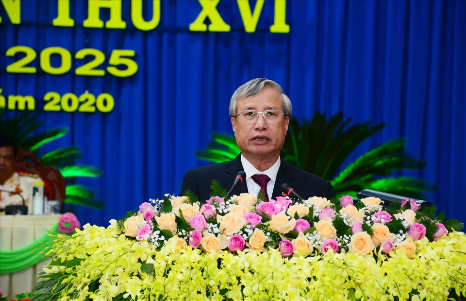 Đồng chí Trần Quốc Vượng - Ủy viên Bộ Chính trị, Thường trực Ban Bí thư phát biểu chỉ đạo tại Đại hội đại biểu Đảng bộ tỉnh. Ảnh TA
