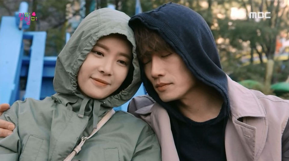Hwang Jung Eum và Ji Sung trong “Kill Me, Heal Me“. Ảnh chụp màn hình.