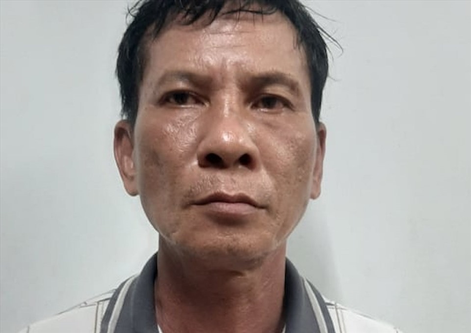 Nghi phạm Nguyễn Hoà bị Công an quận Cái Răng tạm giữ hình sự để điều tra hanh vi dùng thuốc mê cướp tài sản. Ảnh: Công an cung cấp