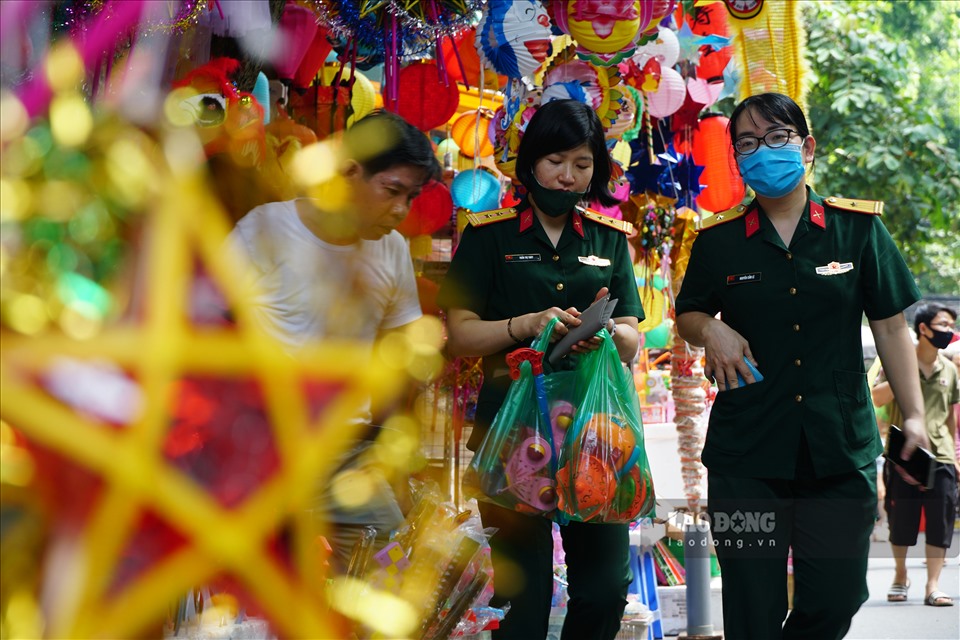 “Không ai muốn cấm chụp ảnh hay thu phí chụp ảnh, chúng tôi chỉ muốn nhắc nhở và mong sao mọi người hiểu cho công việc kinh doanh của chúng tôi“,