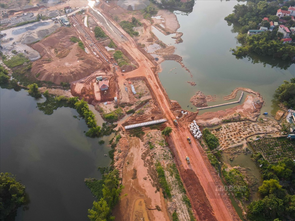 Công ty Sông Hồng Hoàng Gia - chủ đầu tư dự án khu đô thị Bắc Đầm Vạc bị tố xây hạ tầng trên đất chưa được bàn giao.