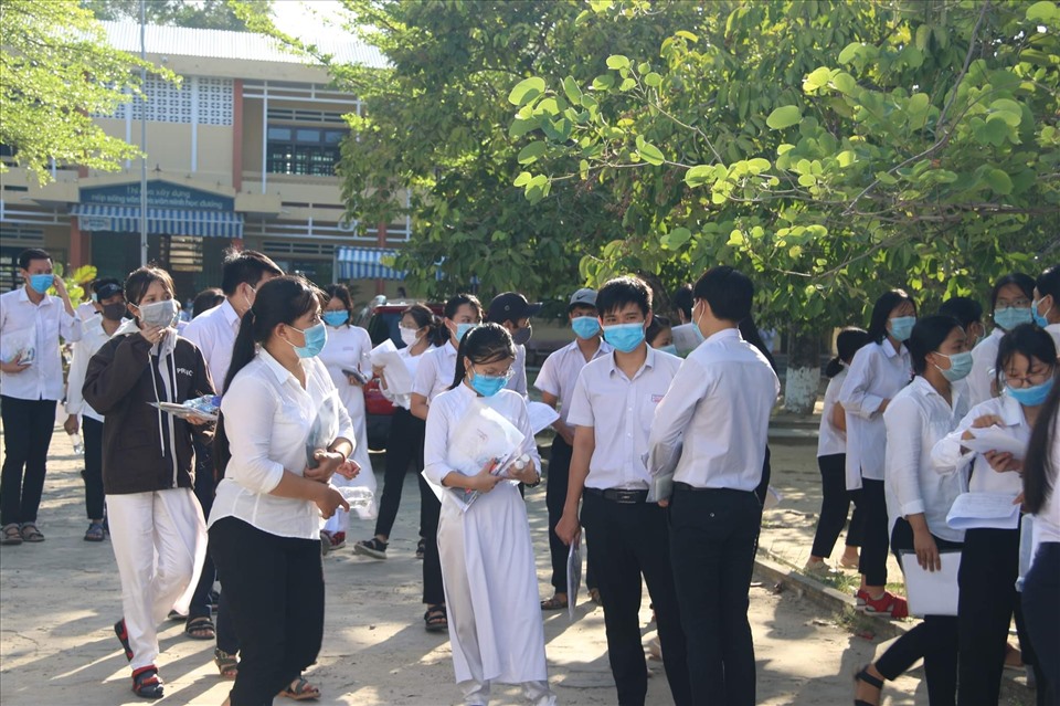 Các thí sinh dự thi tốt nghiệp THPT tại điểm trường Lương Thế Vinh, thị xã Điện Bàn, tỉnh Quảng Nam. Ảnh: Thanh Chung