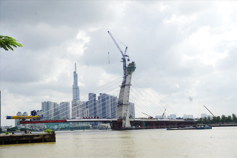 Công trình dự kiến hoàn thành tháng 4.2018 nhưng vướng mặt bằng dẫn đến chậm tiến độ. Dự kiến sẽ hoàn thành dự án xây dựng cầu Thủ Thiêm 2 vào cuối năm 2021.