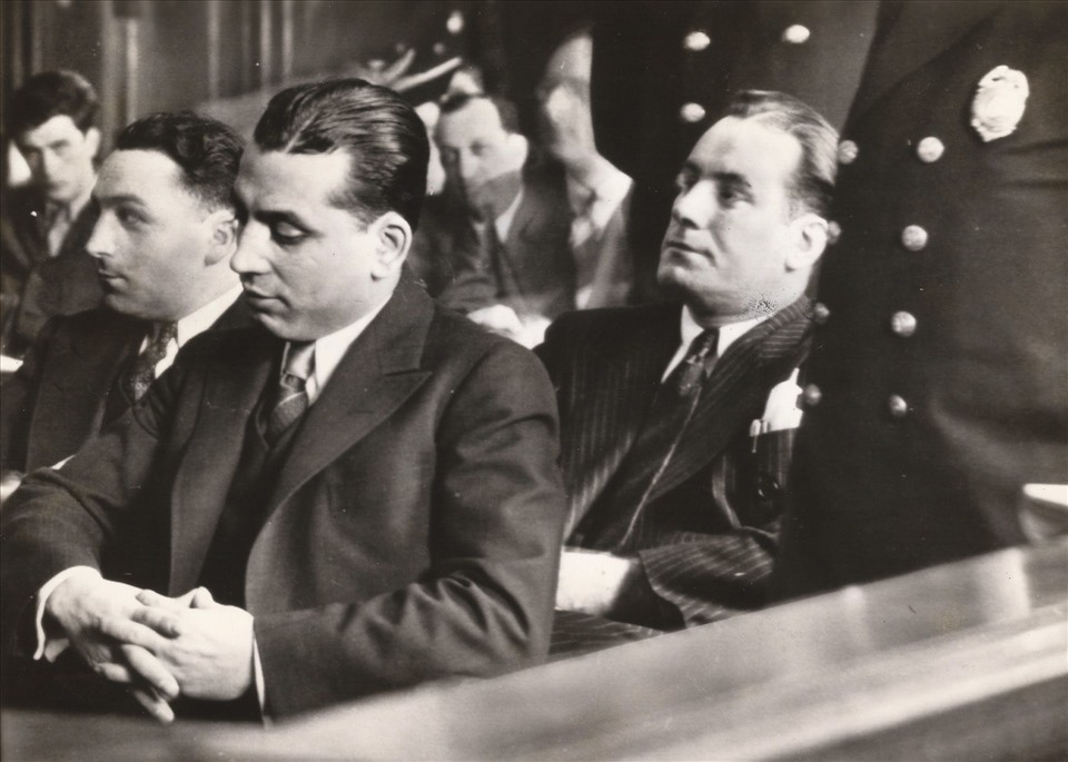 Hai sát thủ hàng đầu của Murder Incorporated, gồm Harry Maione (trái, hàng trên) và Frank “The Dasher” Abbandando (phải) đều bị kết án tử hình. Ảnh: Reddit