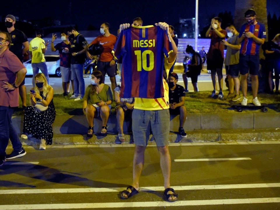 Người hâm mộ muốn Messi ở lại. Ảnh: Marca.
