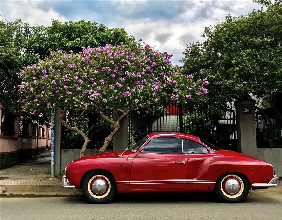 Chiếc Volkswagen Karmann Ghia Lowlight 1959 duy nhất tại Việt Nam tiêu tốn hơn 4 năm theo đuổi của gia đình anh T.L. Ảnh: NVCC.