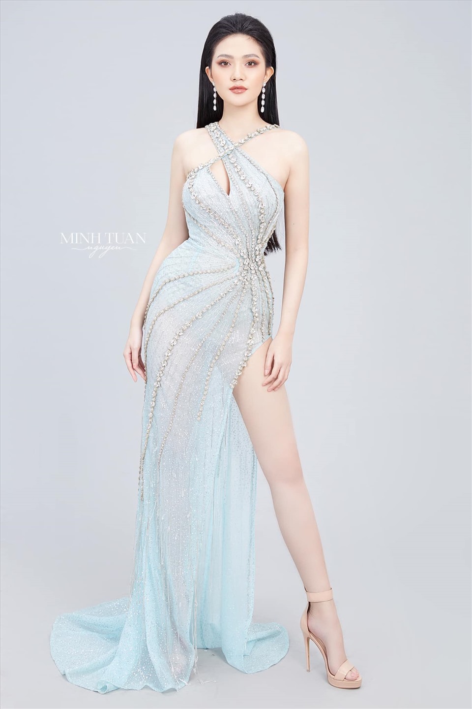 Những mẫu đầm dạ hội ánh kim thống trị đêm thi bán kết Hoa hậu Việt Nam 2020