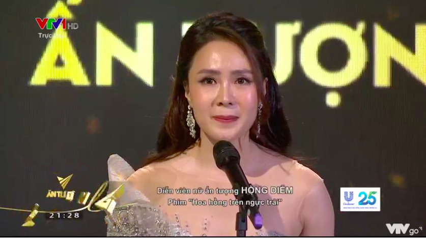 Nữ diễn viên Hồng Diễm trên sân khấu VTV Awards. Ảnh: CMH.