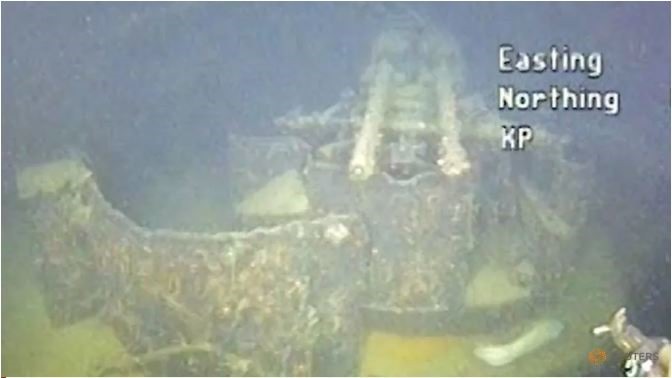 Tàu tuần dương Đức trong Thế chiến II bị chính quân Đức đánh chìm sau khi trúng ngư lôi của tàu ngầm Anh. Ảnh: Reuters
