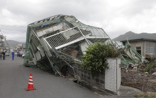 Một ngôi nhà đổ sập hoàn toàn trong cơn bão Haishen ở thành phố Makurazaki, tỉnh Kagoshima hôm 7.9. Ảnh: AFP