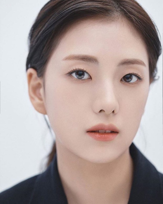 Dù đã chạm mốc 30 tuổi nhưng Kim Ji Yoon vẫn sở hữu vẻ ngoài trẻ trung như các thiếu nữ đôi mươi.