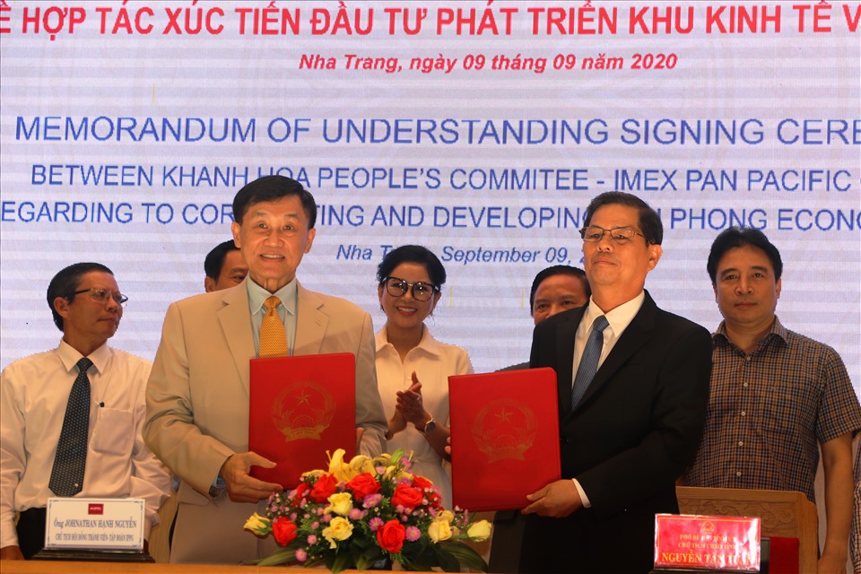 Thảo thuận hợp tác giữa IPPG và UBND tỉnh Khánh Hòa kỳ vọng mở ra con đường phát triển mới cho KKT Vân Phong. Ảnh: Phương Linh
