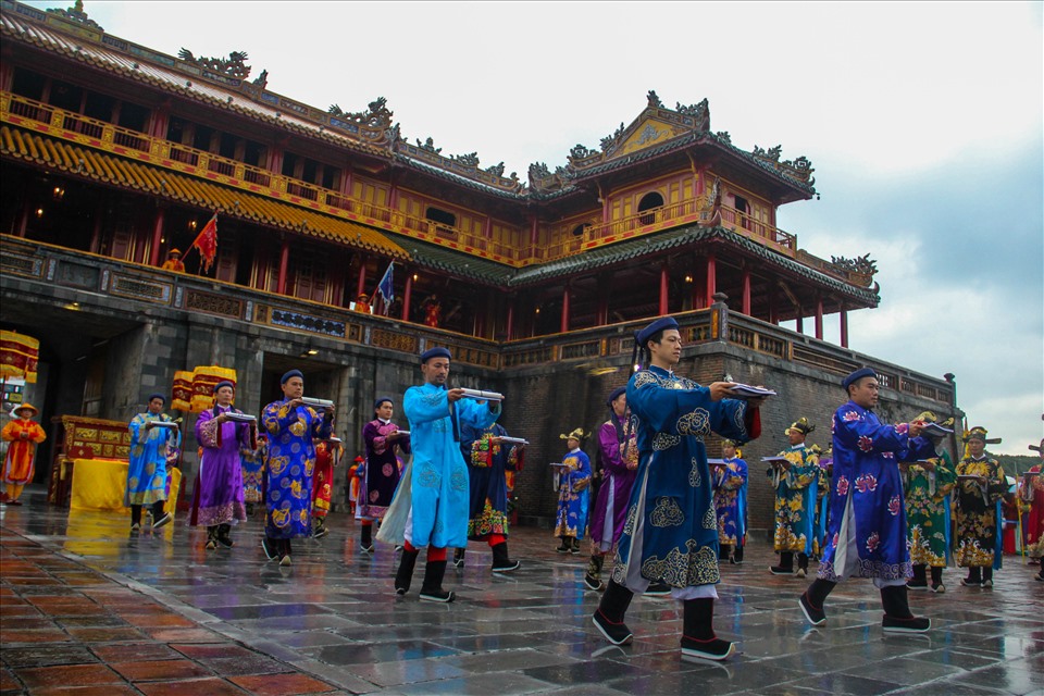 Lễ Ban sóc trước đây vốn được tổ chức ở sân điện Thái Hòa. Tuy nhiên, vào năm Tân Sửu 1841, lần đầu tiên lễ được hoàng đế Minh Mạng chỉ dụ thực hiện ở Ngọ Môn, vì việc ban lịch không chỉ dành cho triều đình sử dụng mà được ban ra đến tận thần dân và để khác với các nghi tiết đại triều nghi khác được tổ chức ở điện Thái Hòa.