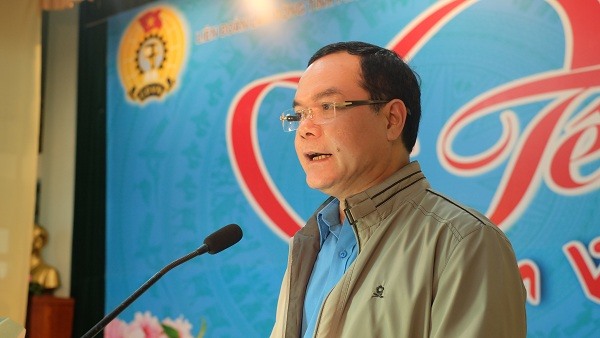 Ông Nguyễn Đình Khang - Chủ tịch Tổng LĐLĐ VN phát biểu tại chương trình “Tết sum vầy 2021” do LĐLĐ tỉnh Phú Yên tổ chức. Ảnh: Nhiệt Băng