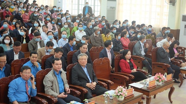 Hàng trăm công nhân viên, người lao động tham dự chương trình “Tết sum vầy 2021” tại Phú Yên. Ảnh: Nhiệt Băng