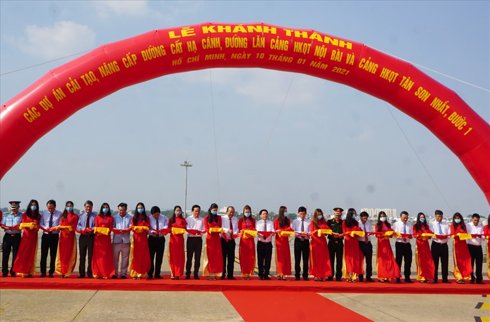 Chiều 10.1, Bộ GTVT khánh thành giai đoạn 1 dự án nâng cấp, cải tạo đường băng sân bay Tân Sơn Nhất.