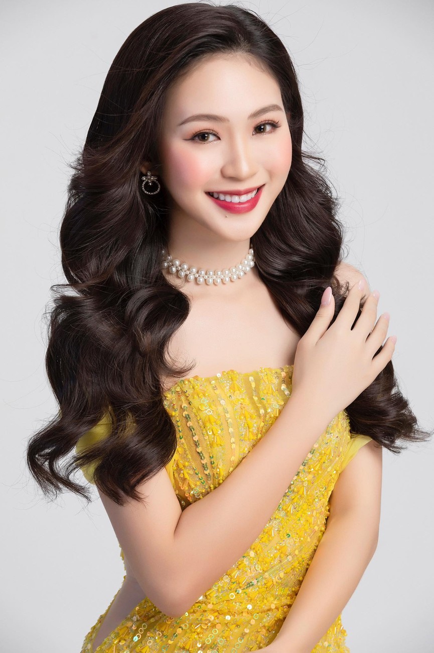 Người đẹp Hoa hậu Việt Nam là \