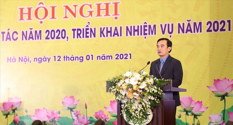 Ông Lê Thanh Xuân - Chủ tịch Công đoàn TKV - phát động thi đua năm 2021. Ảnh: Bảo Hân