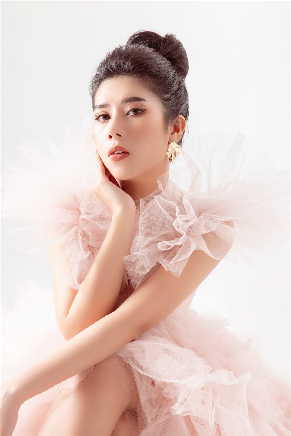 Hoa hậu Dương Yến Nhung là một trong những mỹ nhân được khán giả yêu mến bởi gu thời trang biến hoá.